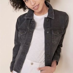 Super cute Old Navy distressed black denim jacket Size M.
